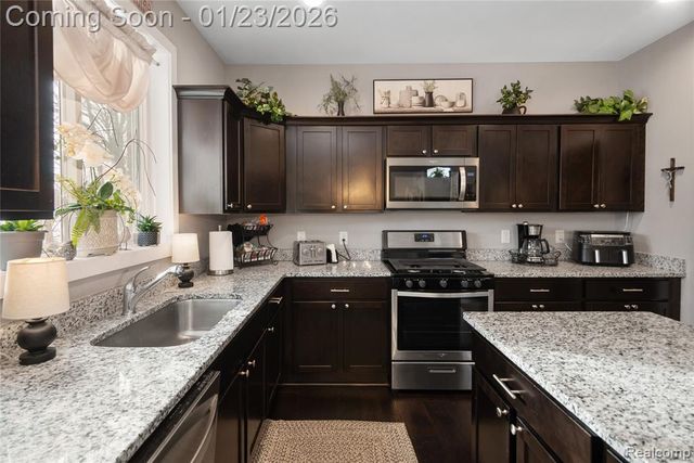 24679 Pembrooke Drive, Southfield, MI 48033