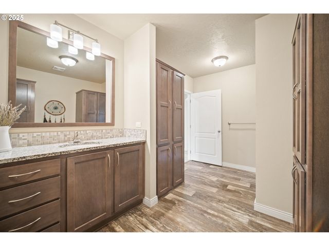 1307 Nw 359TH St, La Center, WA 98629