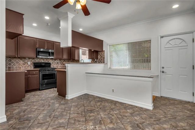 18347 Saticoy Street 39, Reseda, CA 91335