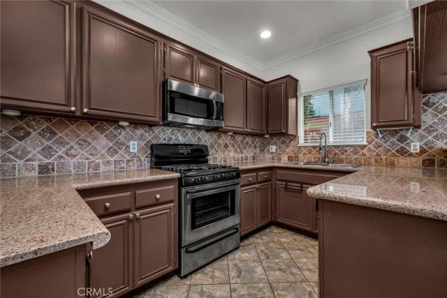 18347 Saticoy Street 39, Reseda, CA 91335
