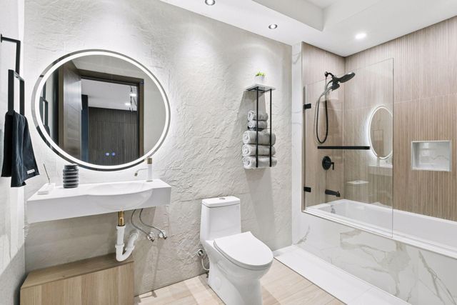 3318 W Owasso Boulevard, Shoreview, MN 55126