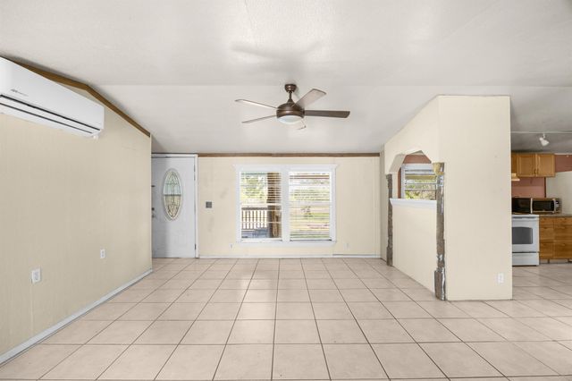 147 Community Center RD, Rosanky, TX 78953