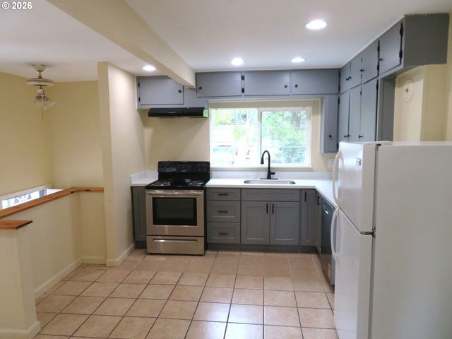 884 Se 7TH Ave, Hillsboro, OR 97123