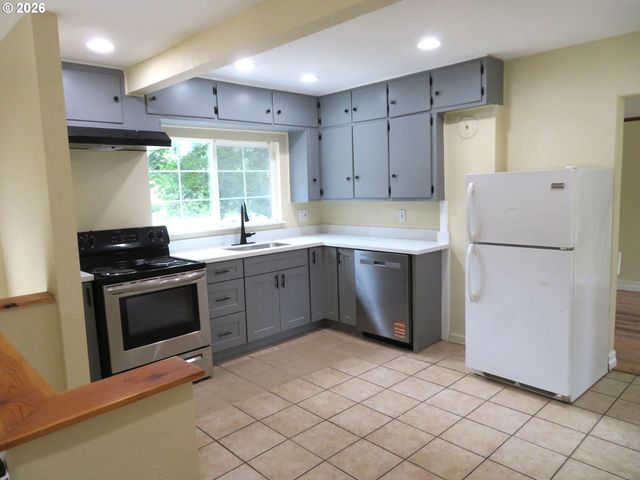 884 Se 7TH Ave, Hillsboro, OR 97123
