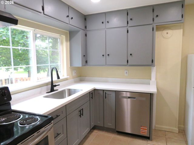884 Se 7TH Ave, Hillsboro, OR 97123