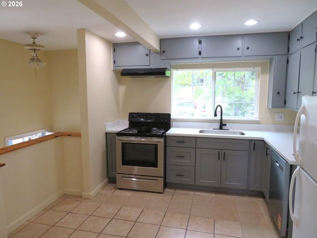 884 Se 7TH Ave, Hillsboro, OR 97123