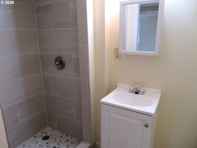 884 Se 7TH Ave, Hillsboro, OR 97123