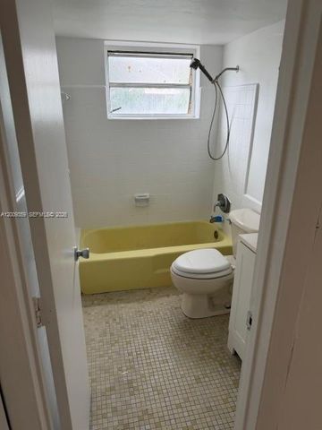 1821 NE 168th St B3, North Miami Beach, FL 33162