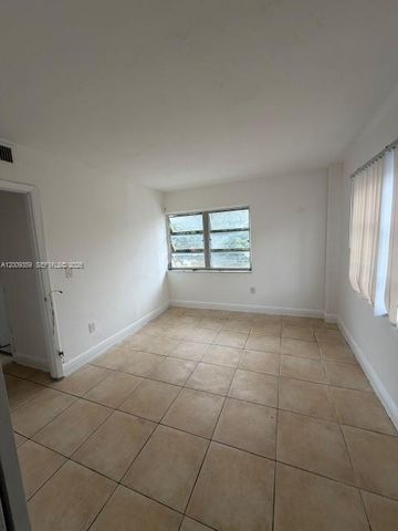 1821 NE 168th St B3, North Miami Beach, FL 33162