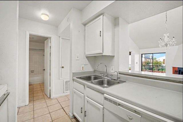 10075 Westpark Drive 37, Houston, TX 77042