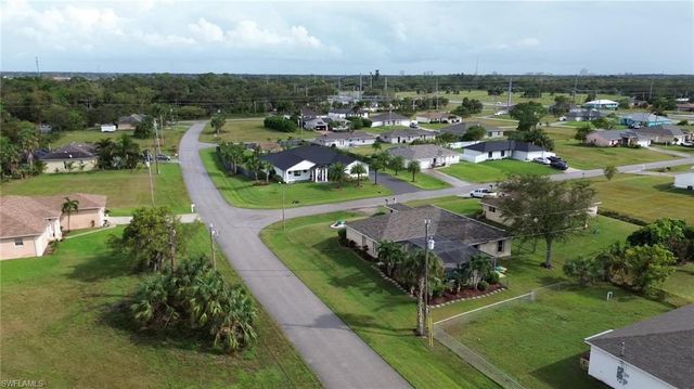 2221 NE 25th Terrace, Cape Coral, FL 33909