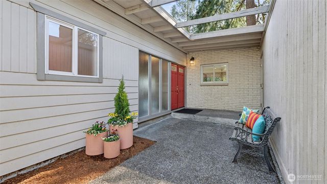 912 168th Place NE, Bellevue, WA 98008