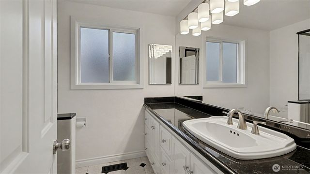 912 168th Place NE, Bellevue, WA 98008