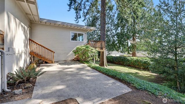 912 168th Place NE, Bellevue, WA 98008