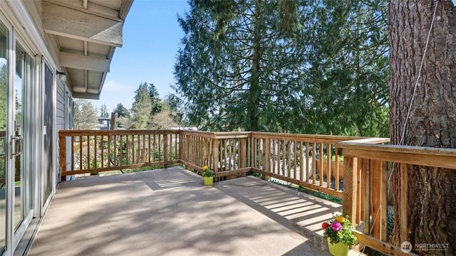 912 168th Place NE, Bellevue, WA 98008
