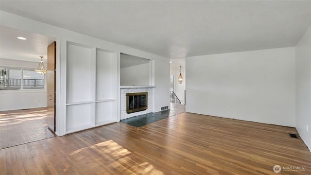 912 168th Place NE, Bellevue, WA 98008