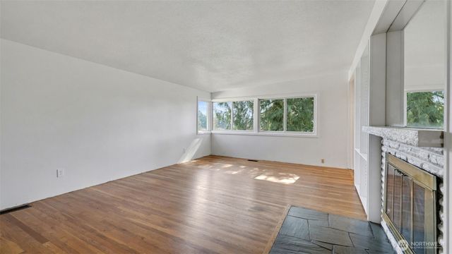 912 168th Place NE, Bellevue, WA 98008