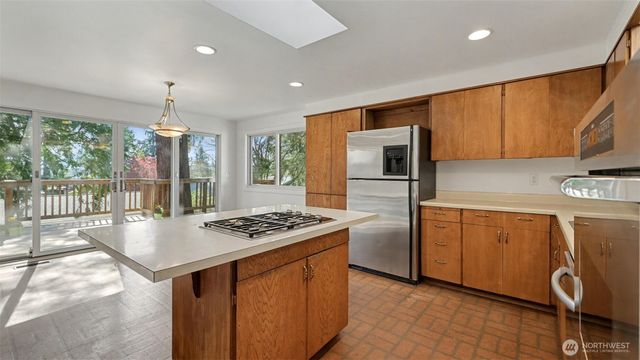 912 168th Place NE, Bellevue, WA 98008