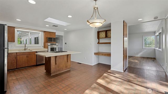 912 168th Place NE, Bellevue, WA 98008