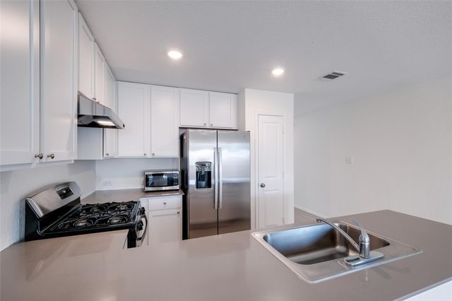 215 Sosie St ST, Marion, TX 78124