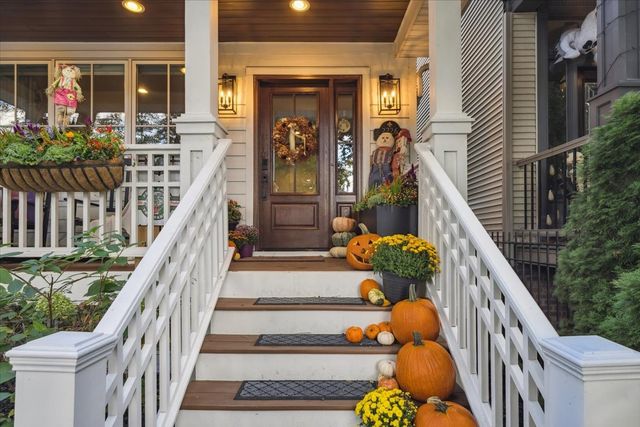 2226 W Barry Avenue, Chicago, IL 60618