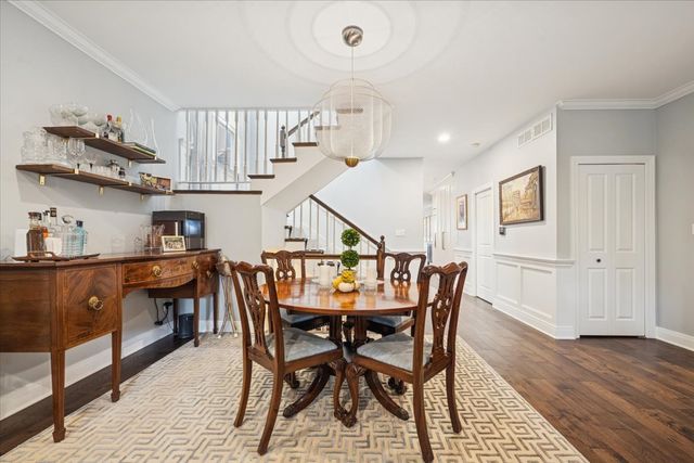 2226 W Barry Avenue, Chicago, IL 60618