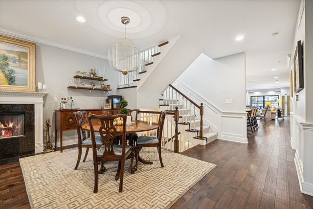 2226 W Barry Avenue, Chicago, IL 60618