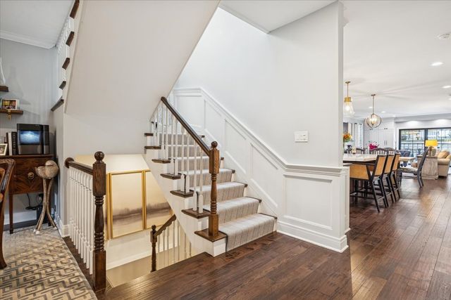 2226 W Barry Avenue, Chicago, IL 60618