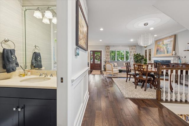 2226 W Barry Avenue, Chicago, IL 60618