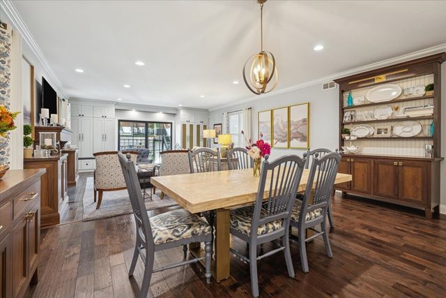 2226 W Barry Avenue, Chicago, IL 60618