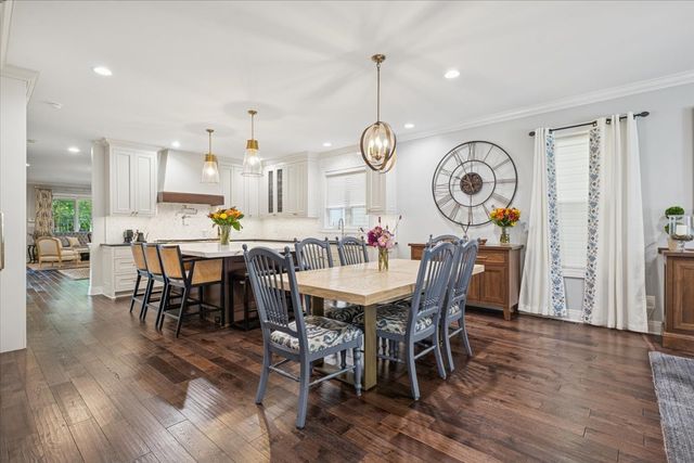 2226 W Barry Avenue, Chicago, IL 60618