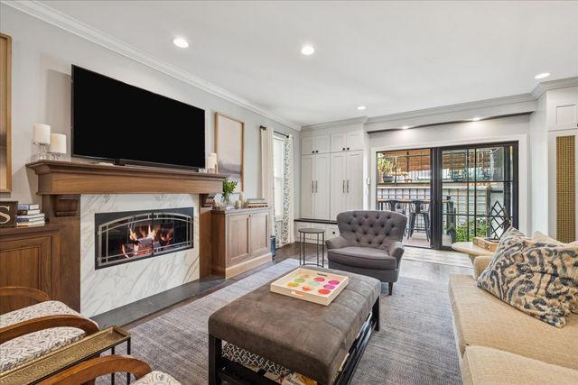 2226 W Barry Avenue, Chicago, IL 60618