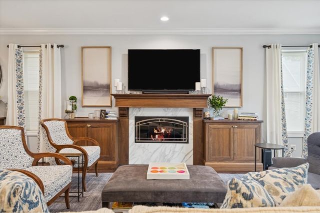 2226 W Barry Avenue, Chicago, IL 60618