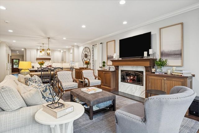 2226 W Barry Avenue, Chicago, IL 60618