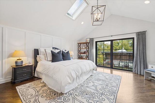 2226 W Barry Avenue, Chicago, IL 60618