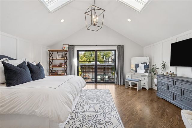 2226 W Barry Avenue, Chicago, IL 60618