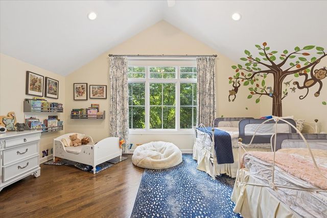 2226 W Barry Avenue, Chicago, IL 60618