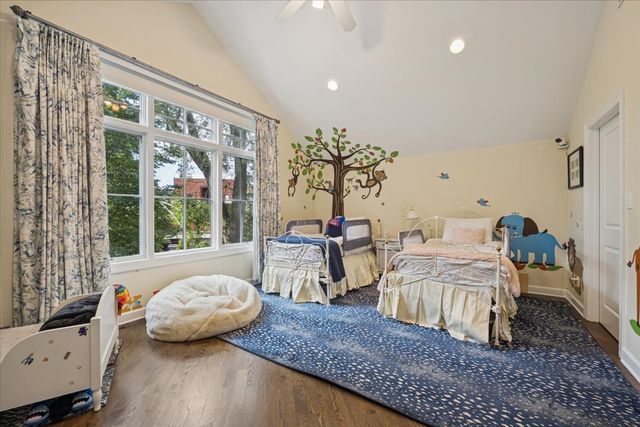 2226 W Barry Avenue, Chicago, IL 60618