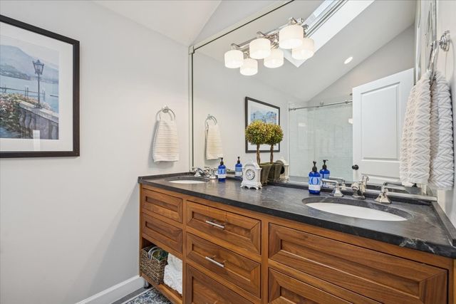 2226 W Barry Avenue, Chicago, IL 60618