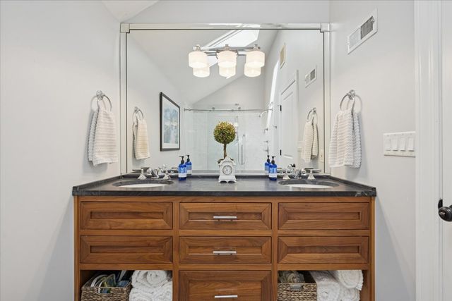 2226 W Barry Avenue, Chicago, IL 60618