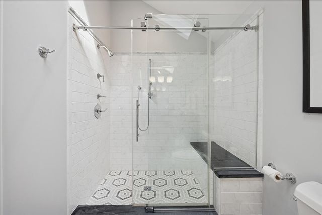 2226 W Barry Avenue, Chicago, IL 60618