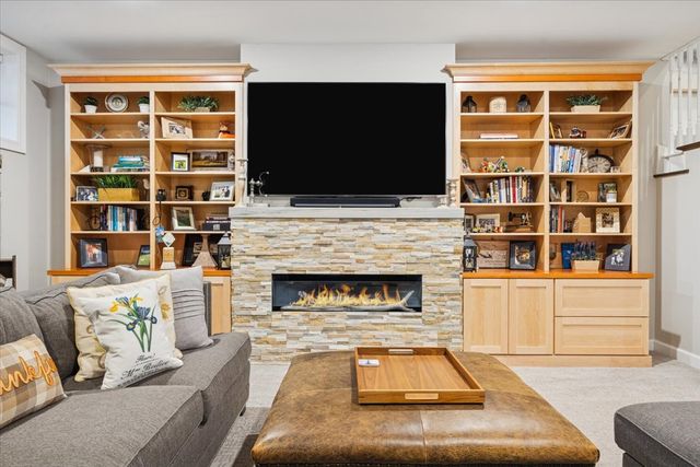 2226 W Barry Avenue, Chicago, IL 60618