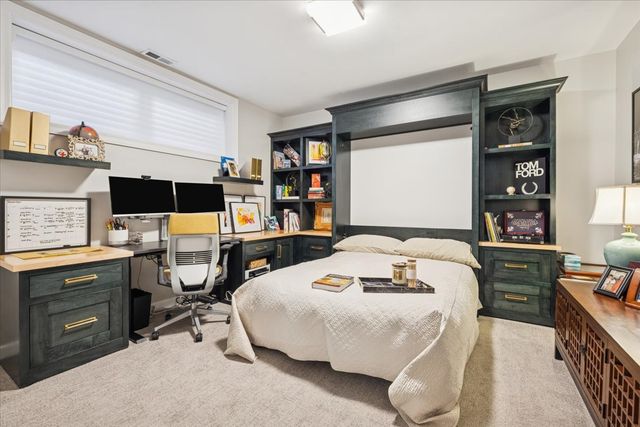 2226 W Barry Avenue, Chicago, IL 60618