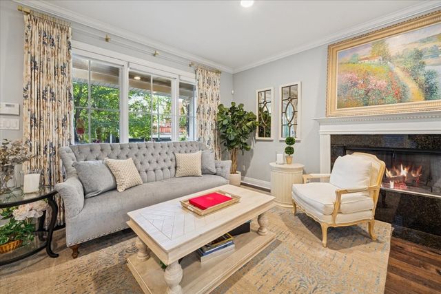 2226 W Barry Avenue, Chicago, IL 60618