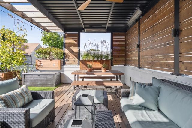 2226 W Barry Avenue, Chicago, IL 60618