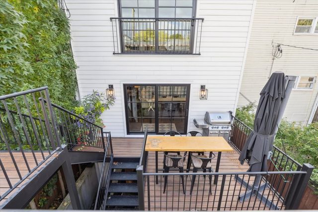 2226 W Barry Avenue, Chicago, IL 60618