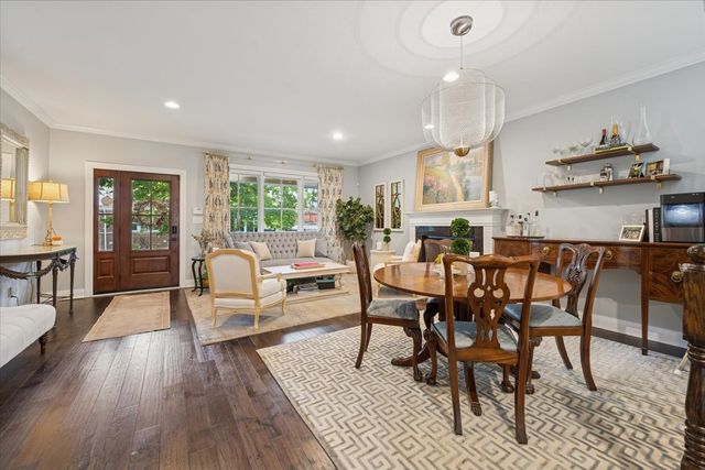 2226 W Barry Avenue, Chicago, IL 60618