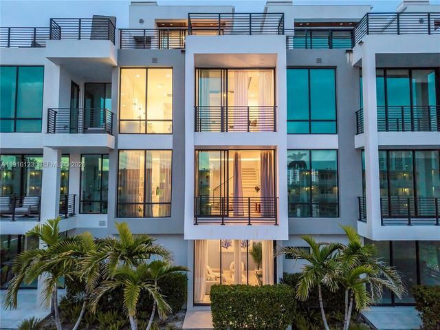 4098 NE 167 Street 9, North Miami Beach, FL 33160