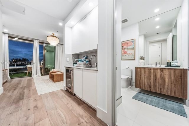 4098 NE 167 Street 9, North Miami Beach, FL 33160