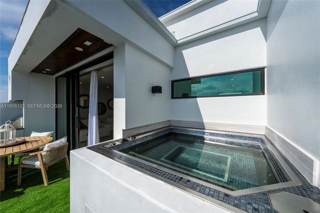 4098 NE 167 Street 9, North Miami Beach, FL 33160